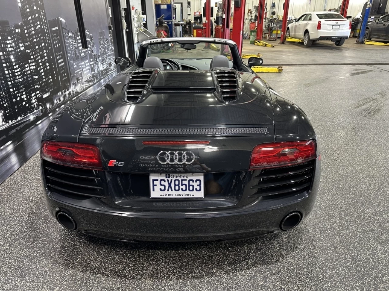 2014 Audi R8 Spyder DÉCAPOTABLE QUATTRO IMPECCABLE SEULEMENT 35 900KM Image principale