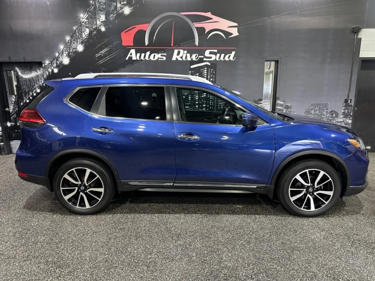 2017 Nissan Rogue SV TECH AWD CUIR TOIT PANO AVEC 93 500KM Image principale