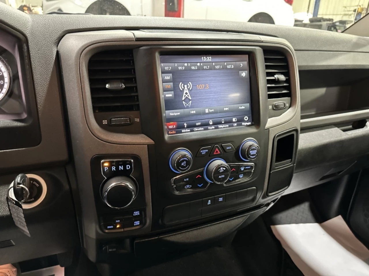 2019 Ram 1500 Classic Express 5.7 HEMI 4X4 CREWCAB SEULEMENT 102 900KM Image principale