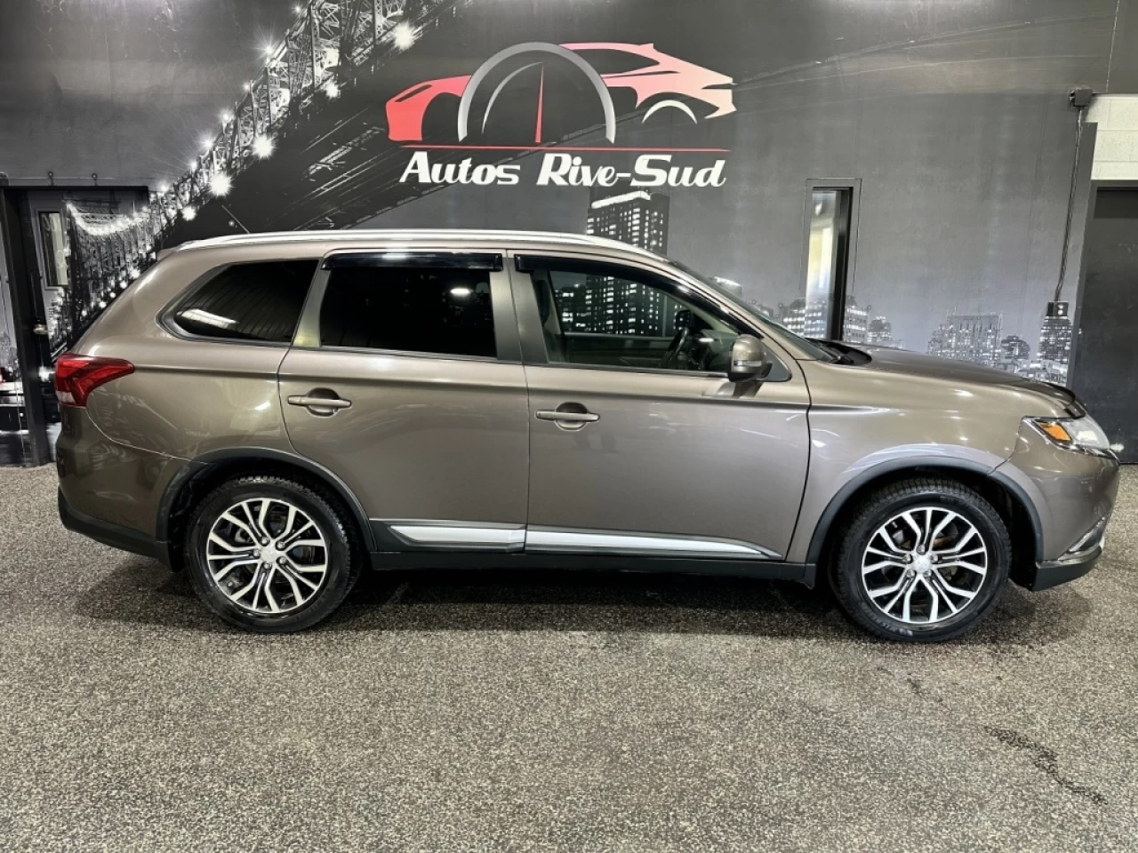 2016 Mitsubishi Outlander AWC 4dr ES Main Image