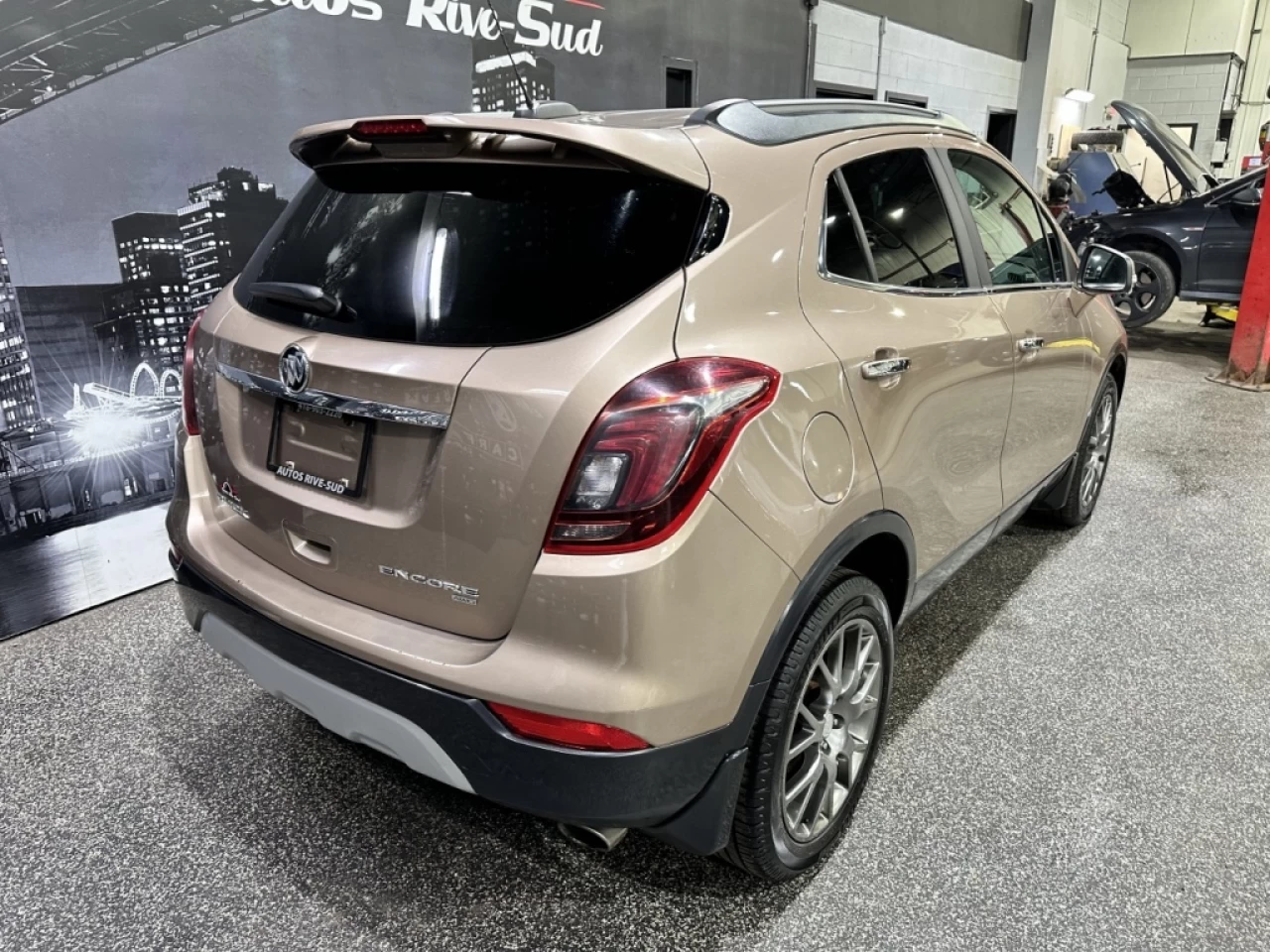 2018 Buick Encore AWD 4dr Sport Touring Image principale