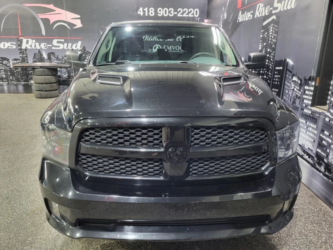 2019 Ram 1500 Classic EXPRESS CREW CAB 4X4 V8 5.7L SEULEMENT 93 900KM Image principale