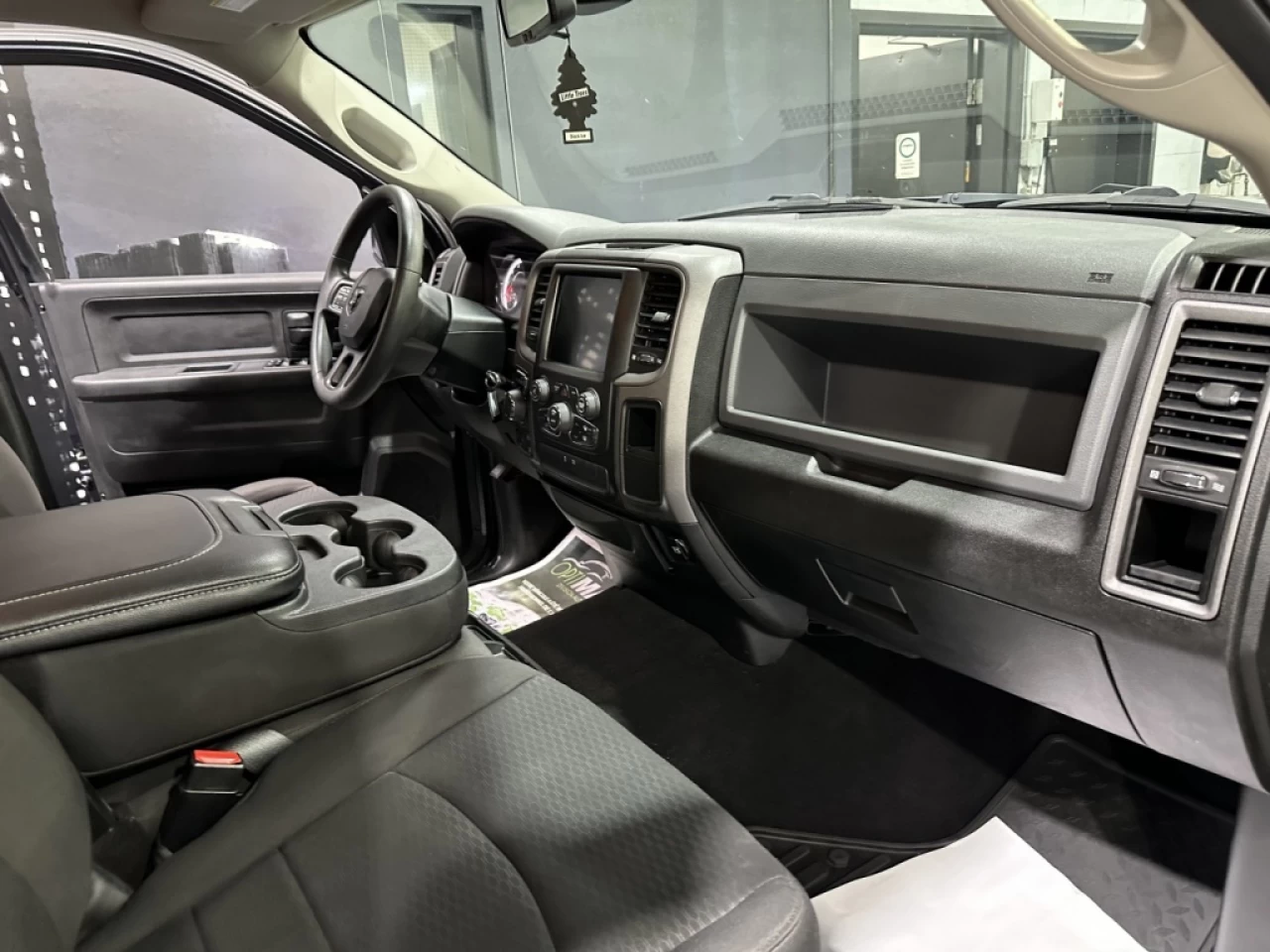 2019 Ram 1500 Classic Express 5.7 HEMI 4X4 CREWCAB SEULEMENT 102 900KM Main Image