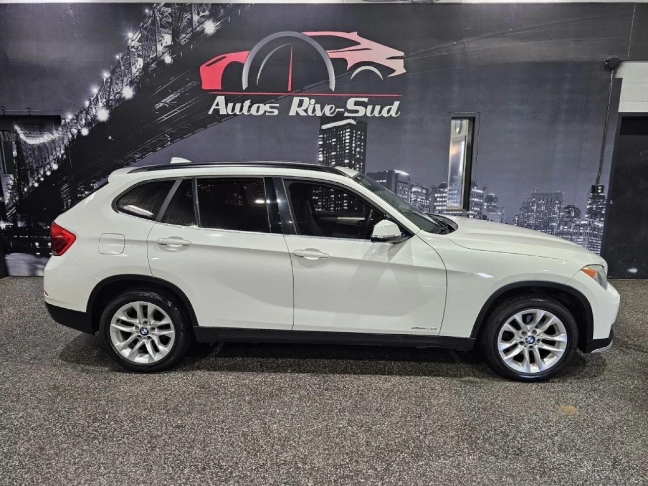 2015 BMW X1 XDRIVE28I TOIT PANO CUIR SEULEMENT 134 000KM Main Image