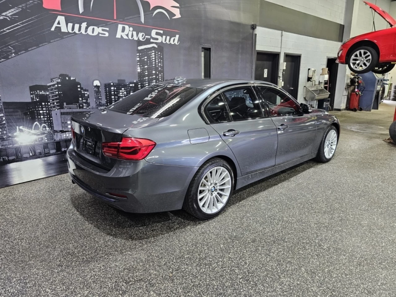 2016 BMW 3 Series 328I XDRIVE CUIR TOIT TRÈS PROPRE Image principale