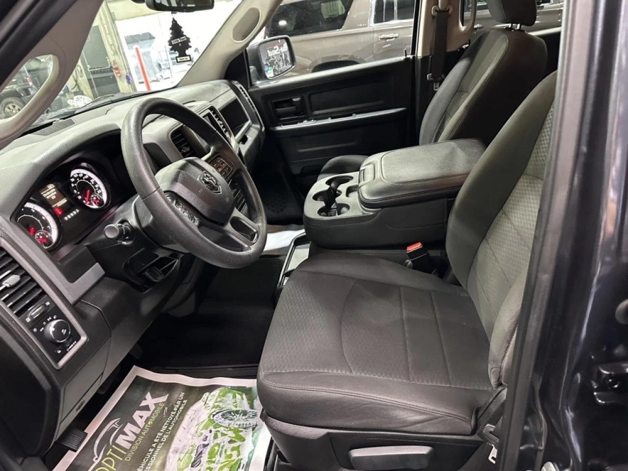 2019 Ram 1500 Classic Express 5.7 HEMI 4X4 CREWCAB SEULEMENT 102 900KM Image principale