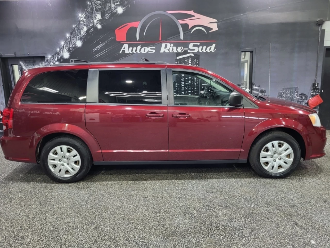 2018 Dodge Grand Caravan SXT STOW AND GO TRÈS PROPRE SEULEMENT 146 700KM Main Image