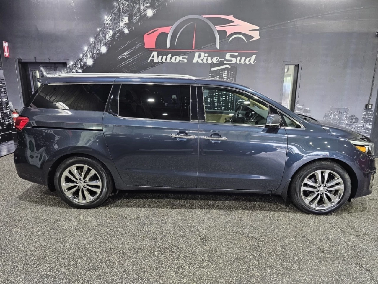 2017 Kia Sedona SXL V6 FULL LOAD CUIR TOIT SEULEMENT 142 700KM Main Image