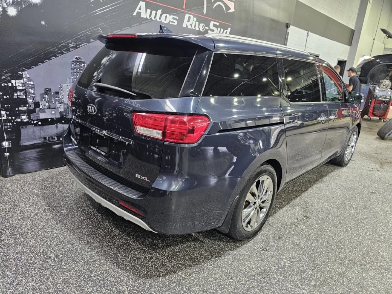 2017 Kia Sedona SXL V6 FULL LOAD CUIR TOIT SEULEMENT 142 700KM Image principale