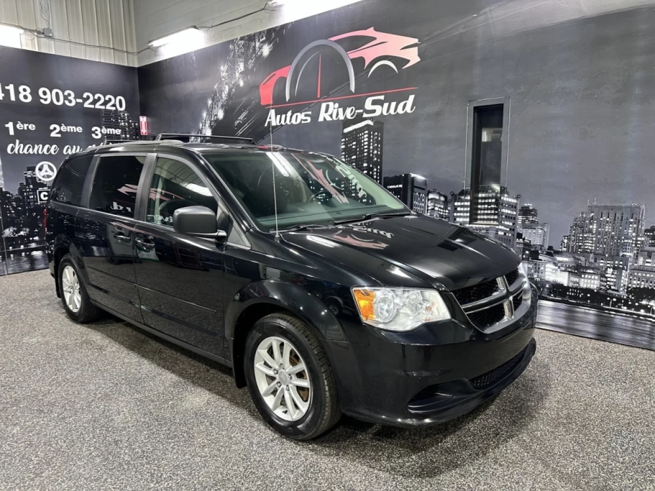 2015 Dodge Grand Caravan SXT STOW N GO DVD TRÈS PROPRE AVEC 181 900KM Main Image