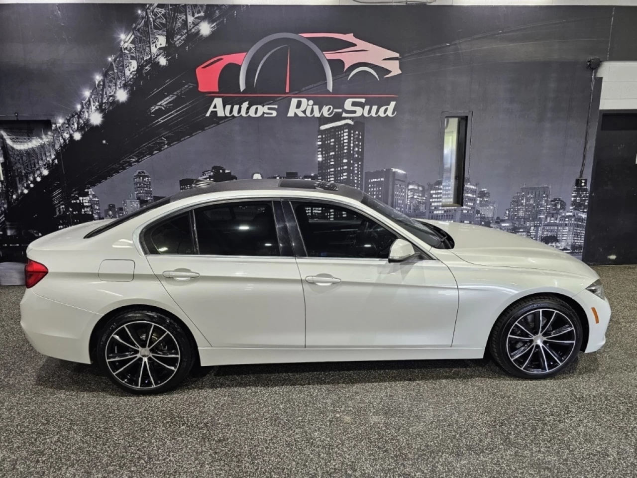 2016 BMW 3 Series 328I XDRIVE TOIT CUIR TRÈS PROPRE 159 800KM Main Image