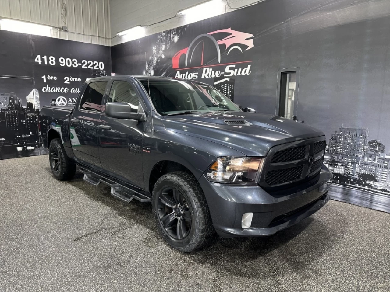 2019 Ram 1500 Classic Express 5.7 HEMI 4X4 CREWCAB SEULEMENT 102 900KM Image principale