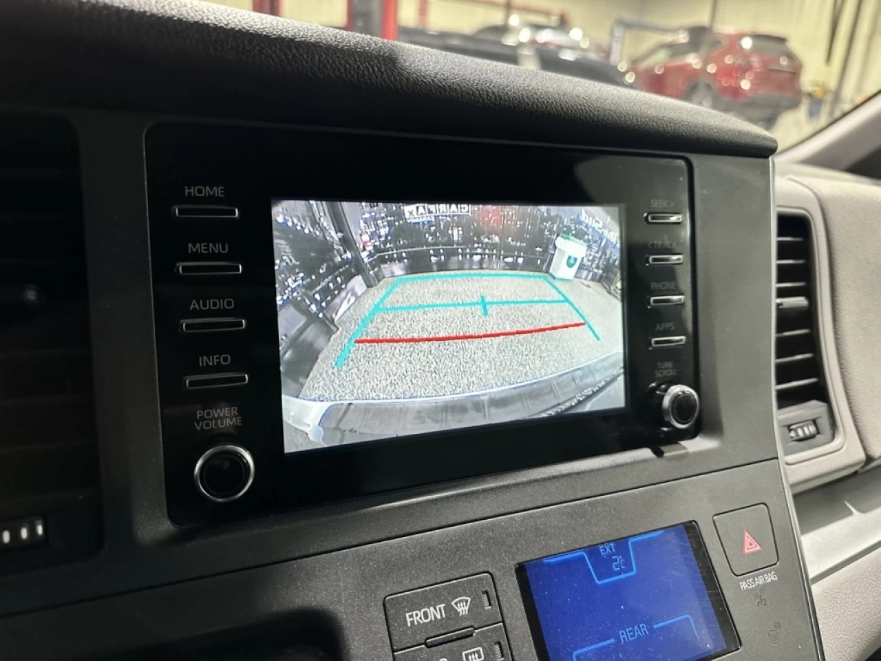 2018 Toyota Sienna LE 7 PASSAGERS A/C CAMERA SEULEMENT 118 300KM Main Image