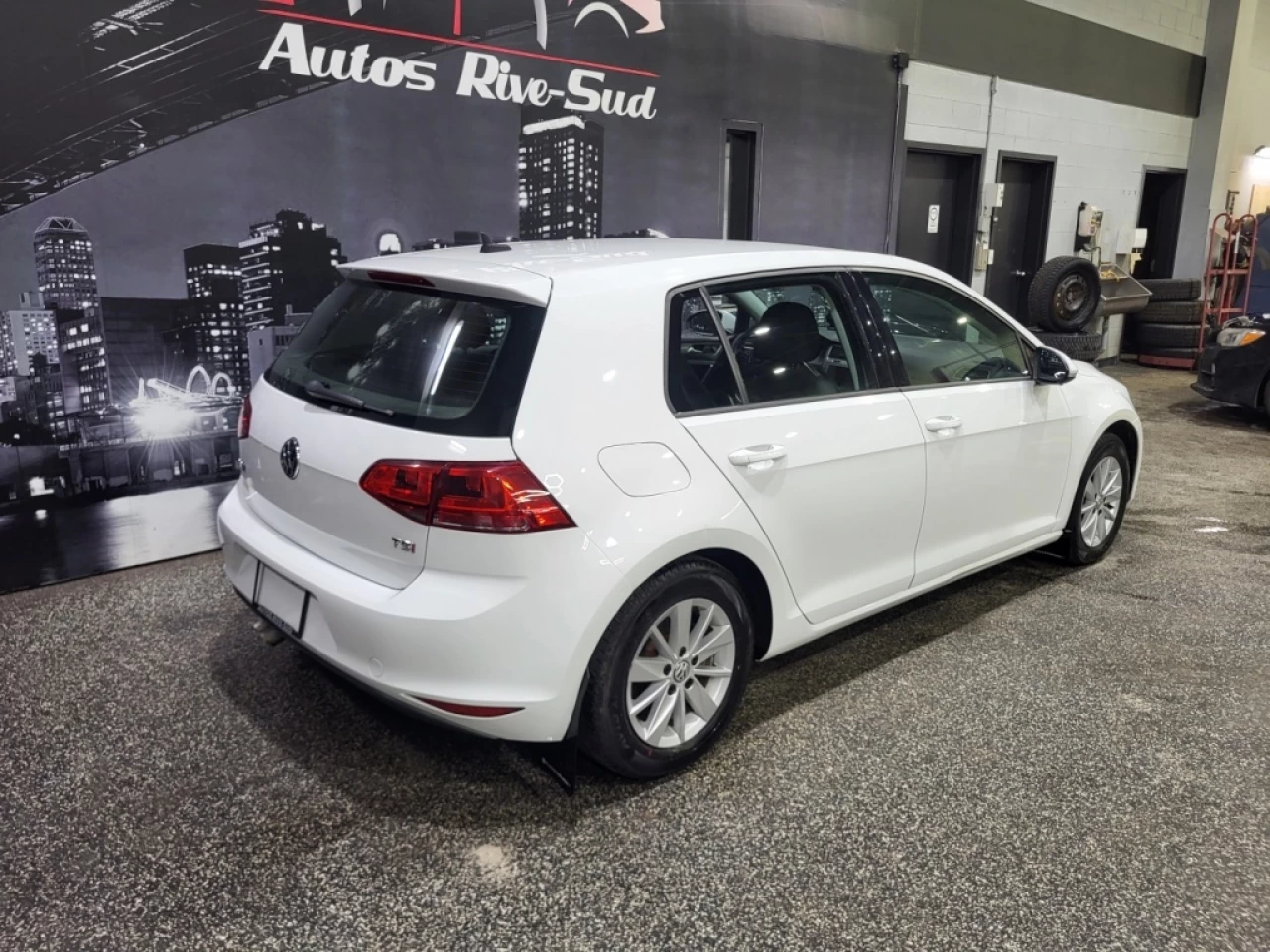 2016 Volkswagen Golf TRENDLINE AUTOMATIQUE A/C TRÈS PROPRE Image principale