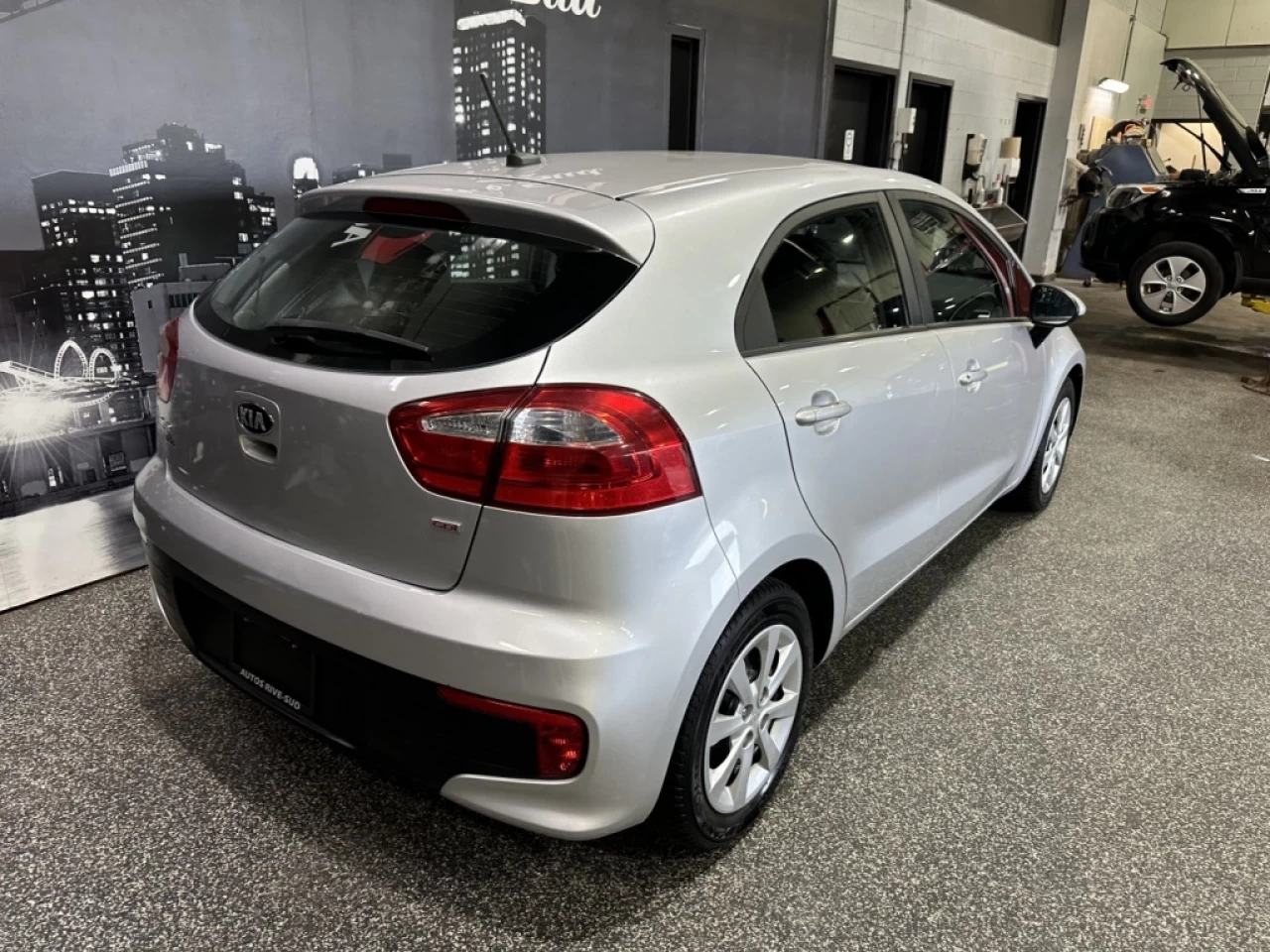 2017 Kia Rio LX MANUELLE TRÈS PROPRE SEULEMENT 140 700KM Image principale