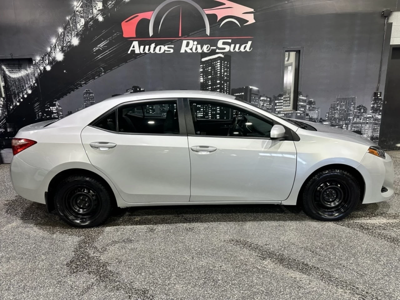 2017 Toyota Corolla LE AUTOMATIQUE A/C SEULEMENT 111 500KM Image principale