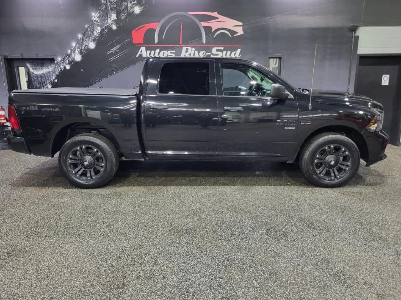 2019 Ram 1500 Classic EXPRESS CREW CAB 4X4 V8 5.7L SEULEMENT 93 900KM Image principale