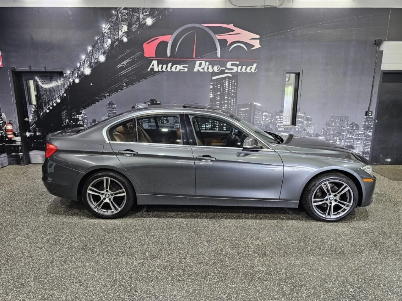 2014 BMW 3 Series 328I XDRIVE FULL TOIT CUIR SEULEMENT 143 000KM Image principale