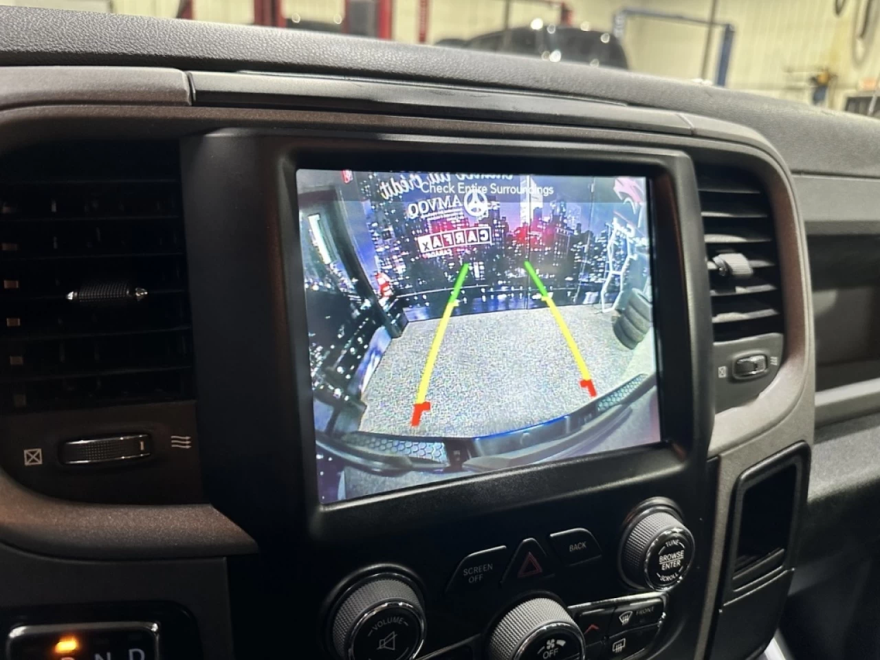 2019 Ram 1500 Classic Express 4x4 Crew Cab 5'7  Box Image principale