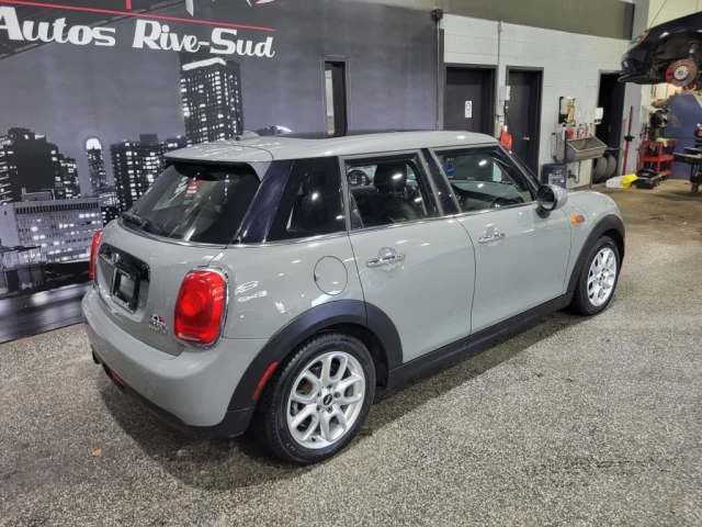 MINI Cooper 5 PORTES FULL LOAD CUIR TOIT SEULEMENT 105 400KM 2017