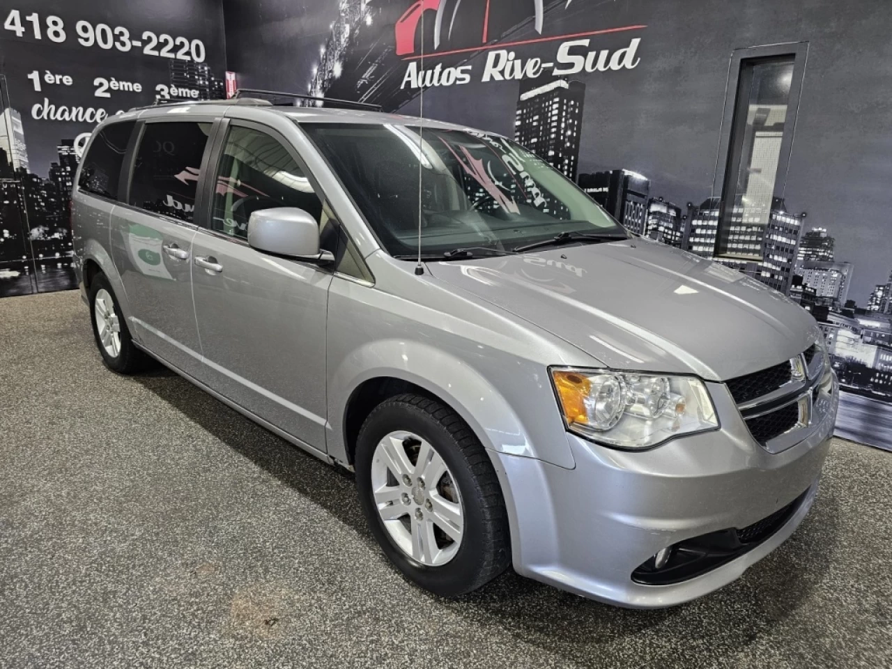 2018 Dodge Grand Caravan CREW STOW AND GO CUIR AVEC 181 900KM Main Image