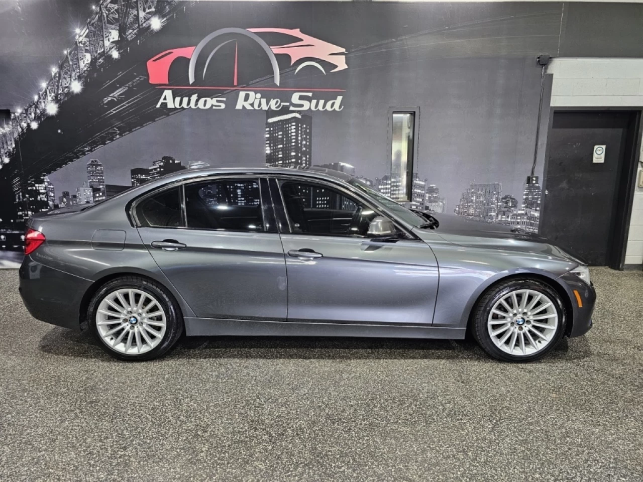 2016 BMW 3 Series 328I XDRIVE CUIR TOIT TRÈS PROPRE Main Image