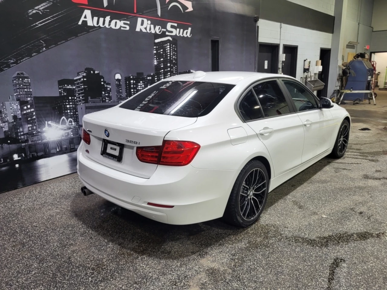 2013 BMW 3 Series 328I XDRIVE FULL CUIR TOIT SEULEMENT 87 600KM Image principale