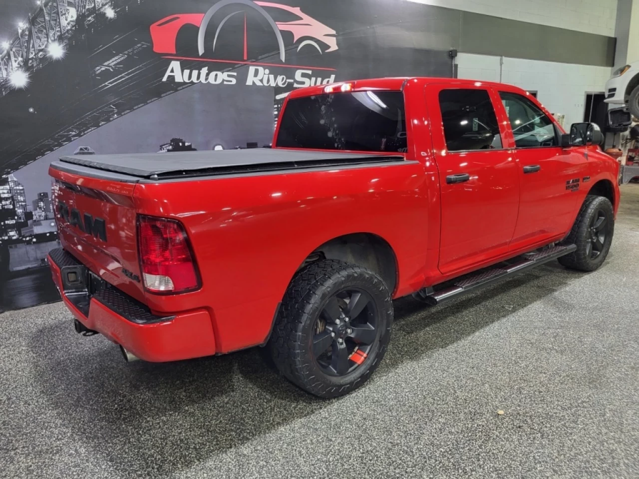 2020 Ram 1500 Classic EXPRESS CREWCAB 5.7L JAMAIS ACCIDENTÉ 129 100KM Main Image