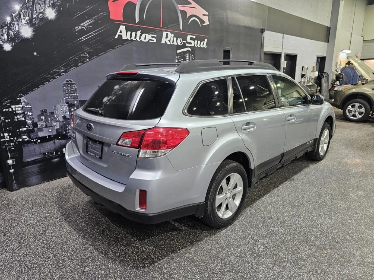 2014 Subaru Outback 2.5i COMMODITÉ AWD TRÈS PROPRE SEULEMENT 142 400KM Main Image