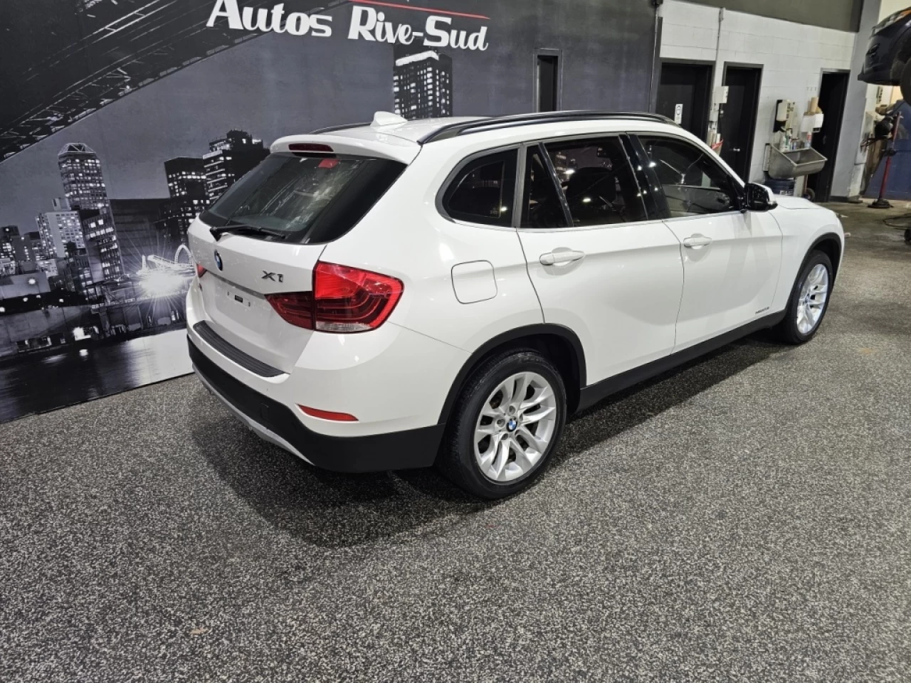 2015 BMW X1 XDRIVE28I TOIT PANO CUIR SEULEMENT 134 000KM Image principale