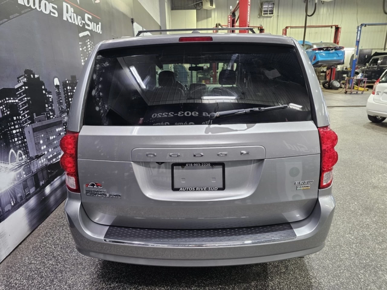 2018 Dodge Grand Caravan CREW STOW AND GO CUIR AVEC 181 900KM Main Image