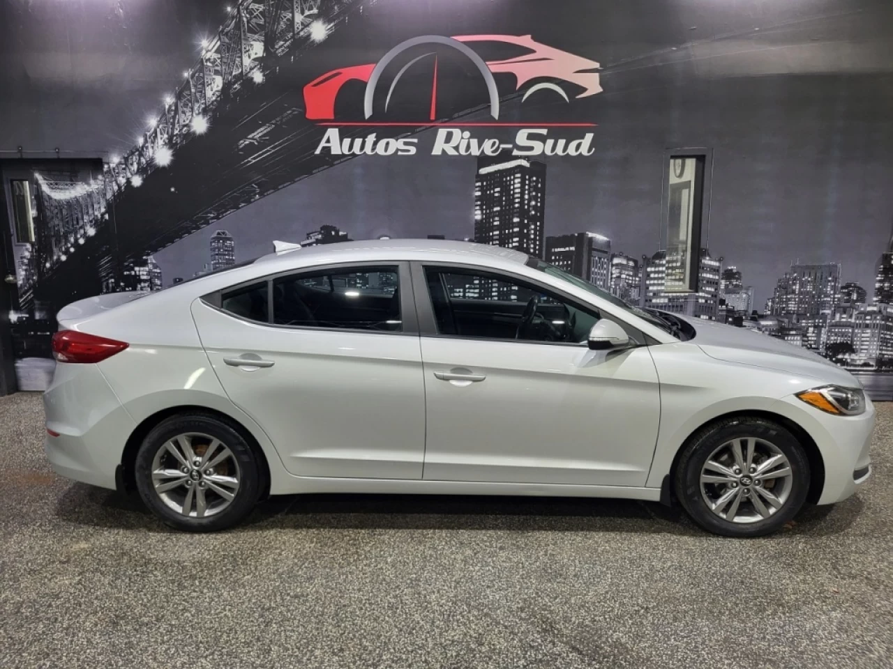 2017 Hyundai Elantra GL AUTOMATIQUE SUPER PROPRE SEULEMENT 74 900KM Main Image