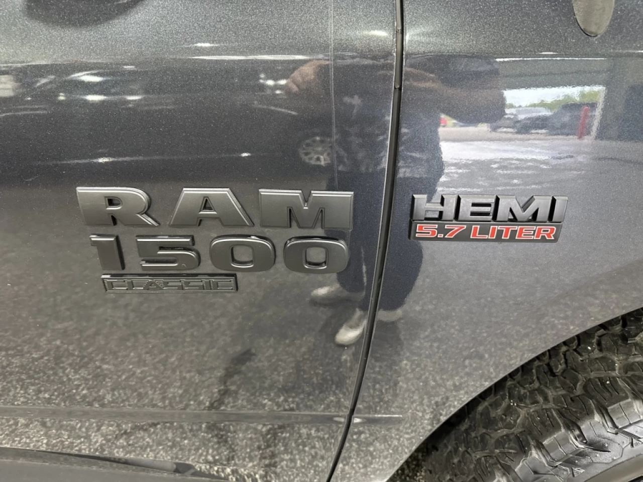 2019 Ram 1500 Classic Express 5.7 HEMI 4X4 CREWCAB SEULEMENT 102 900KM Main Image