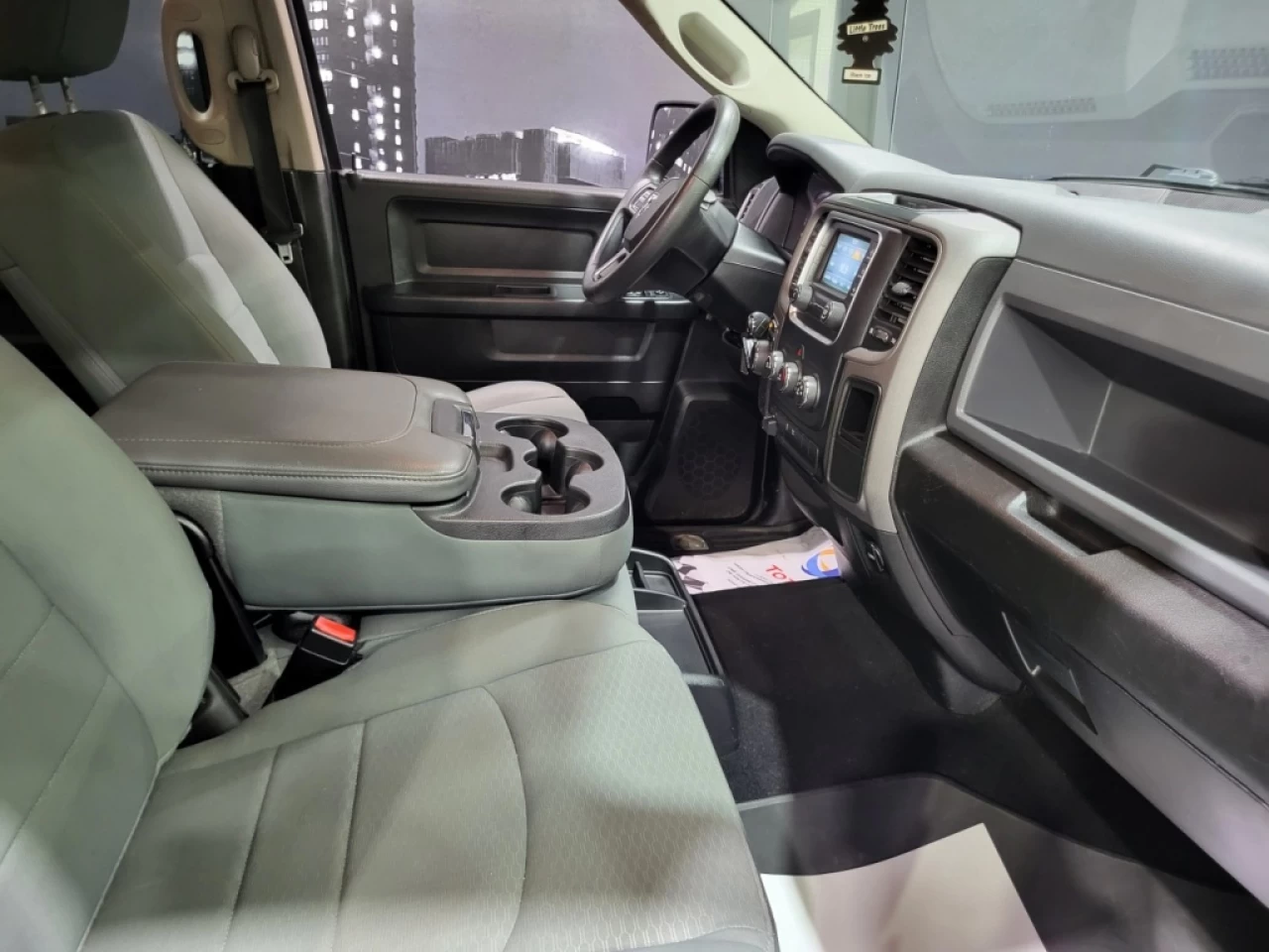 2019 Ram 1500 Classic EXPRESS CREW CAB 4X4 V8 5.7L SEULEMENT 93 900KM Image principale