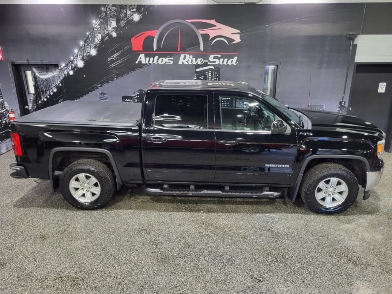 2015 GMC Sierra 1500 SLE 4X4 V8 5.3L CREWCAB AVEC 122 400KM Image principale