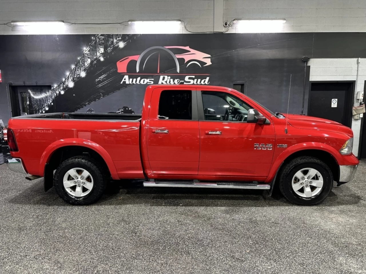 2014 Ram 1500 4WD Quad Cab 140.5  Outdoorsman Image principale