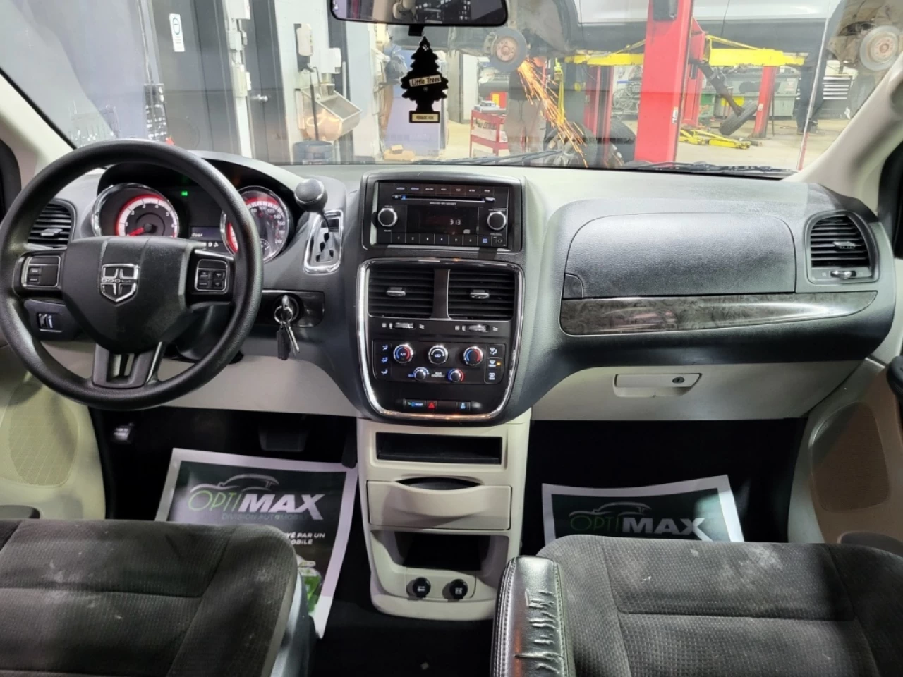 2018 Dodge Grand Caravan SXT STOW AND GO TRÈS PROPRE SEULEMENT 146 700KM Main Image