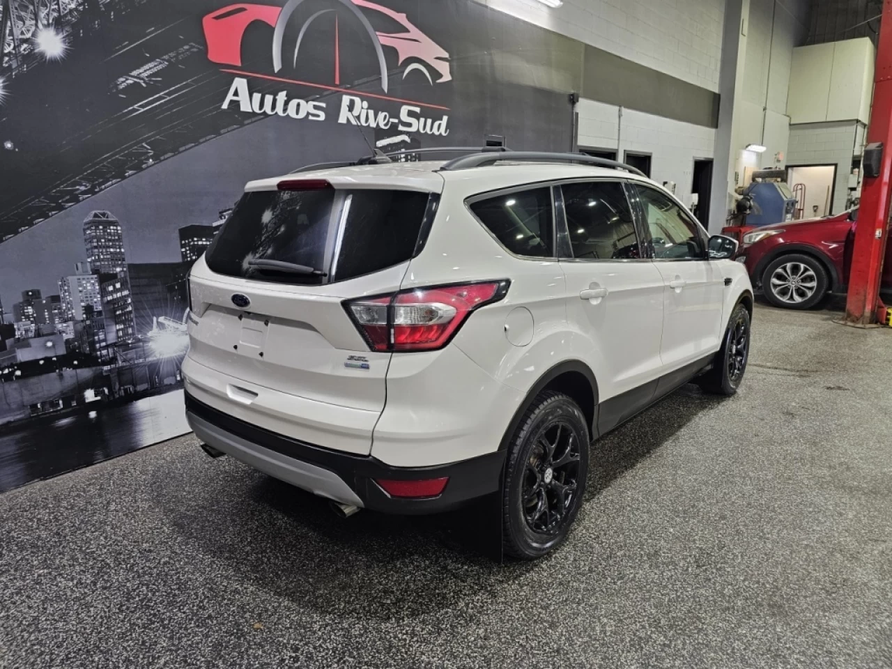 2018 Ford Escape SEL AWD 1.5L ECOBOOST CUIR TOIT PANO AVEC 124 400K Main Image