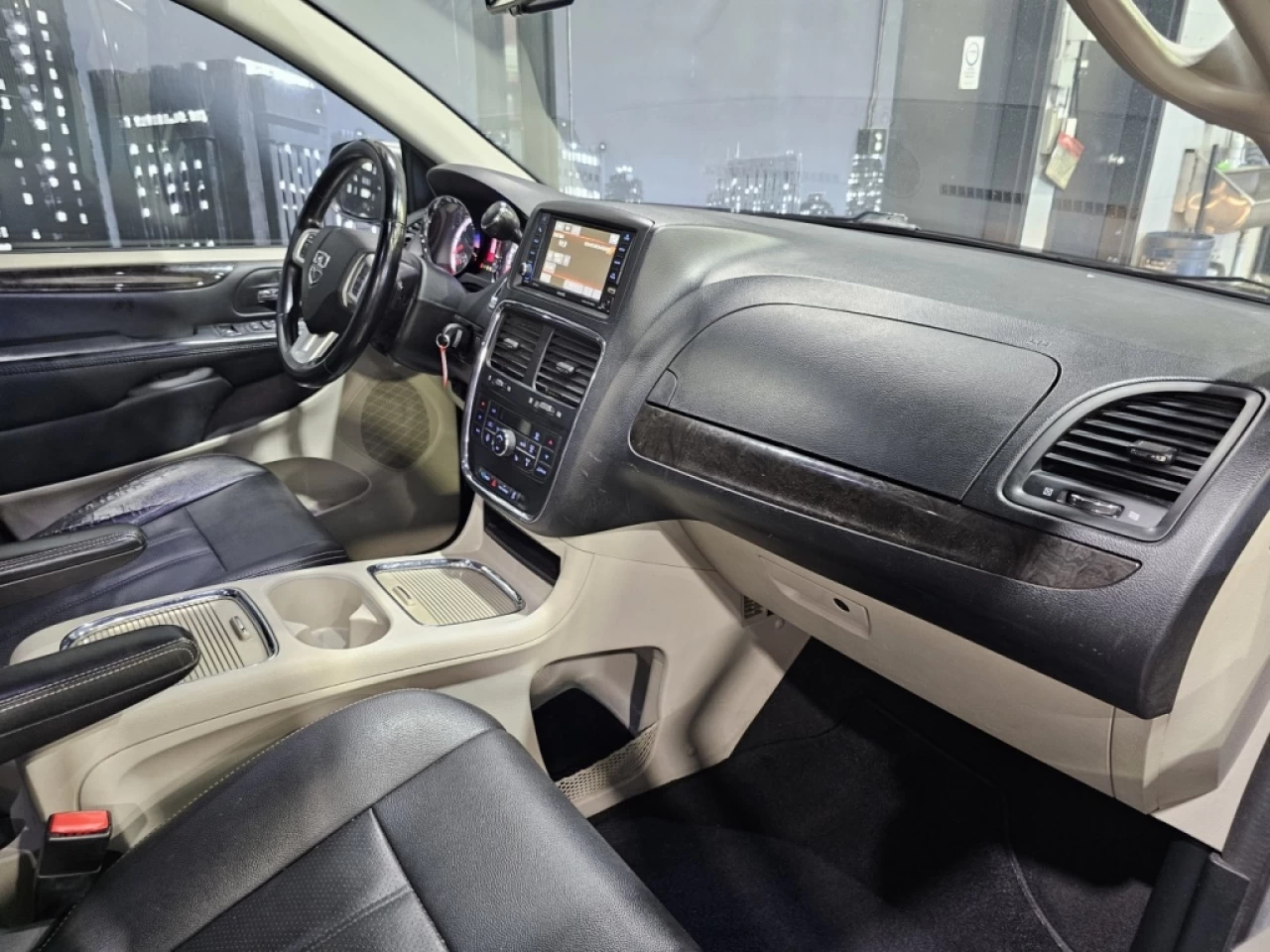 2018 Dodge Grand Caravan CREW STOW AND GO CUIR AVEC 181 900KM Main Image