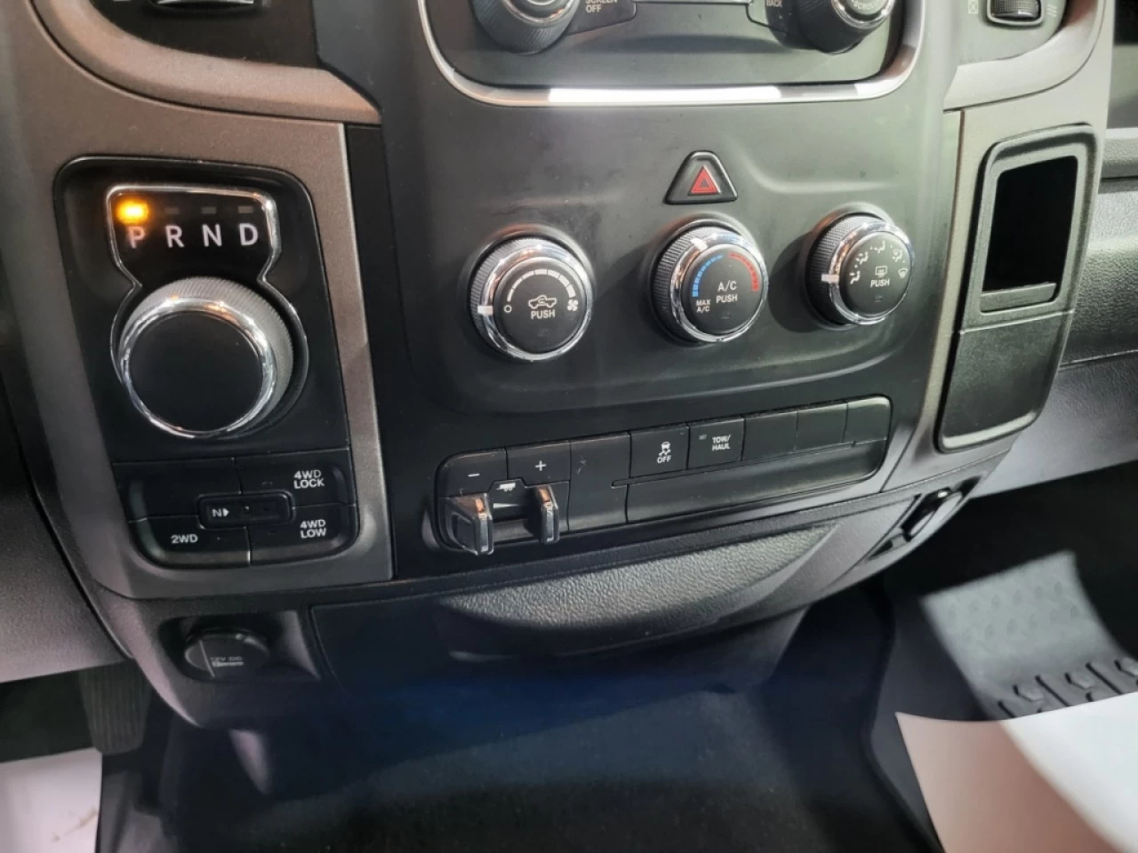 2019 Ram 1500 Classic EXPRESS CREW CAB 4X4 V8 5.7L SEULEMENT 93 900KM Image principale