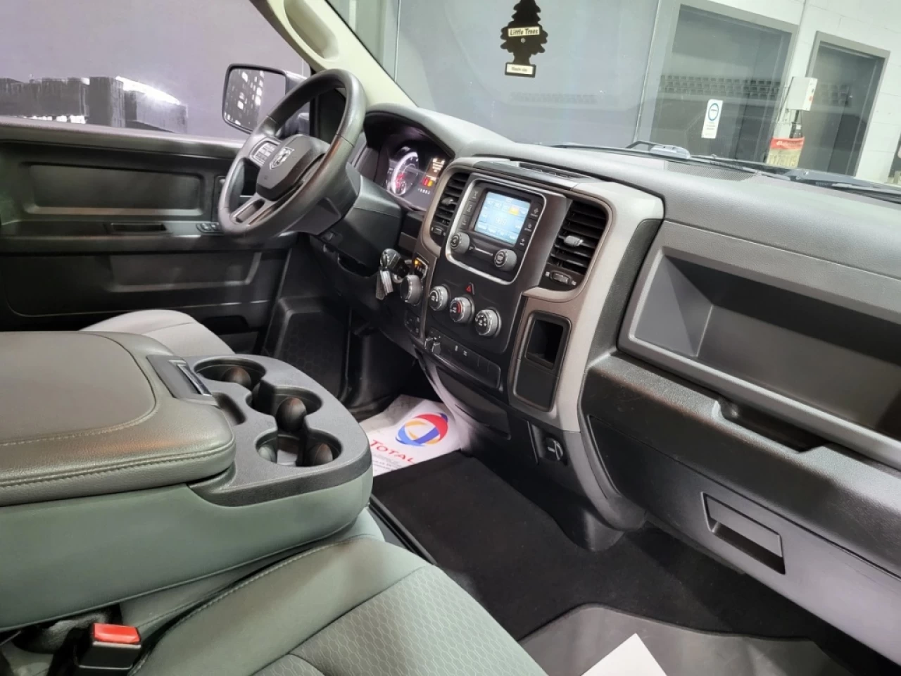 2019 Ram 1500 Classic EXPRESS CREW CAB 4X4 V8 5.7L SEULEMENT 93 900KM Image principale