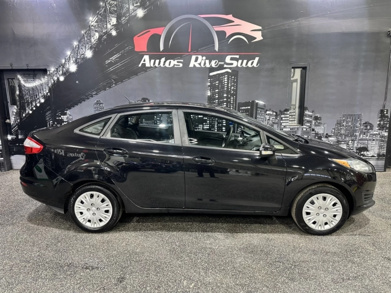 2014 Ford Fiesta SE AUTOMATIQUE A/C SEULEMENT 165 700KM Image principale