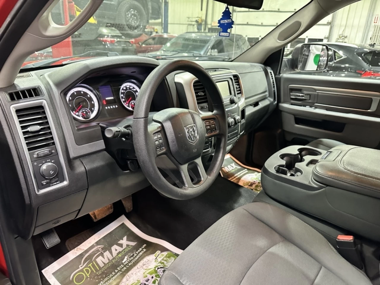 2014 Ram 1500 4WD Quad Cab 140.5  Outdoorsman Image principale