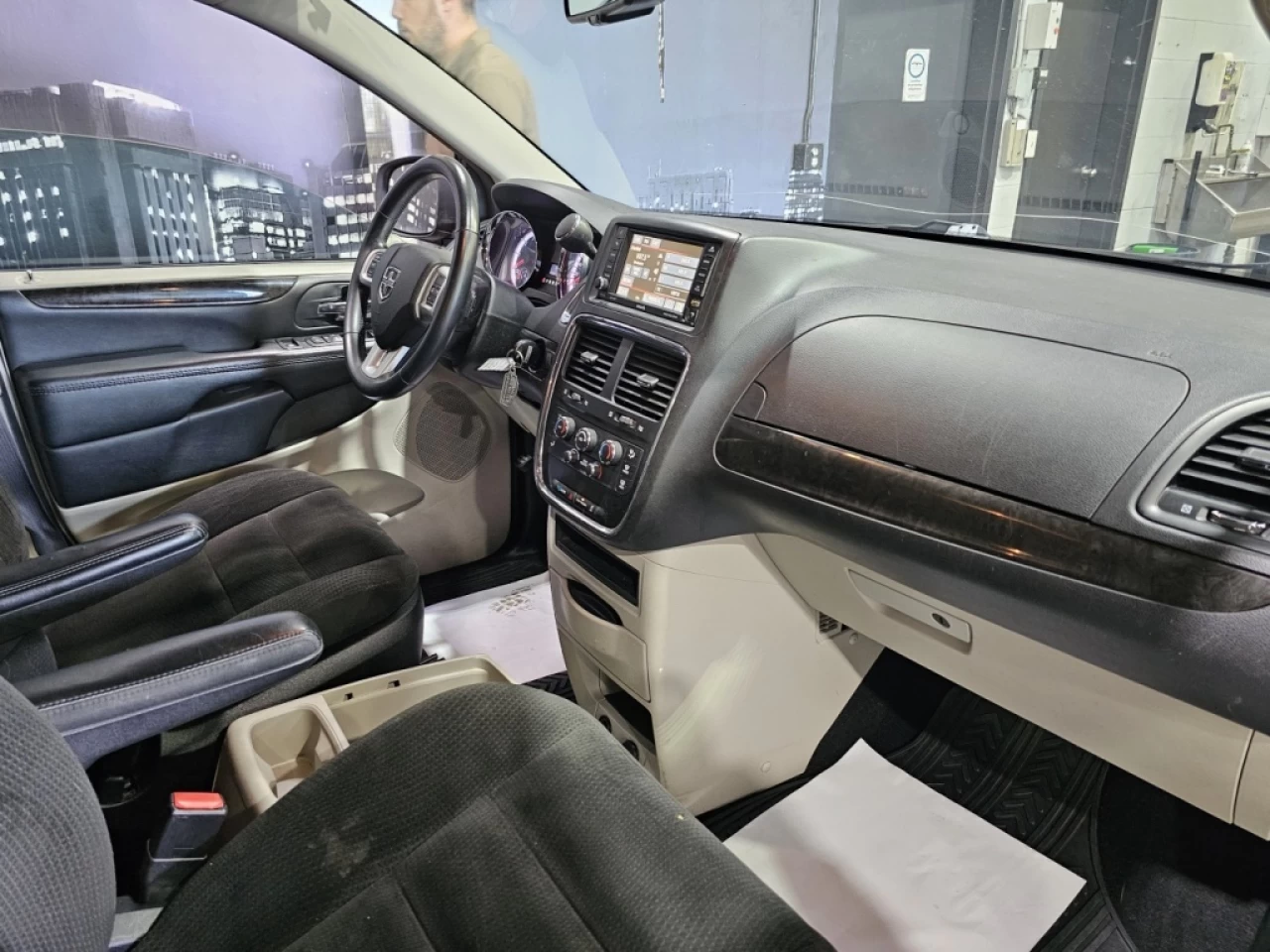 2015 Dodge Grand Caravan 4dr Wgn SXT Main Image