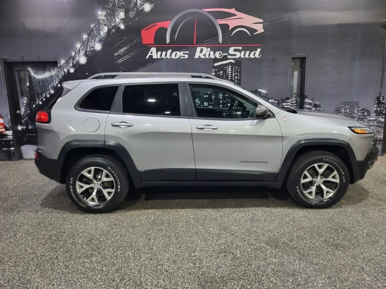 2014 Jeep Cherokee TRAILHAWK 4X4 FULL ÉQUIPÉ TRÈS PROPRE Image principale