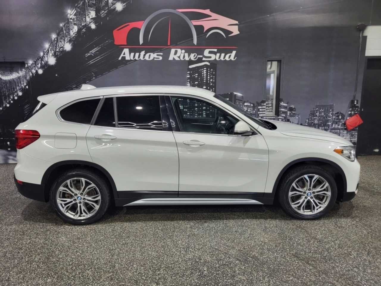 2018 BMW X1 XDRIVE28I AWD FULL ÉQUIPÉ CUIR SEULEMENT 80 200KM Main Image