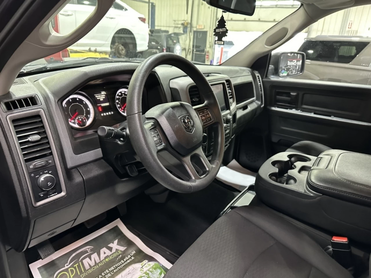 2019 Ram 1500 Classic Express 5.7 HEMI 4X4 CREWCAB SEULEMENT 102 900KM Image principale