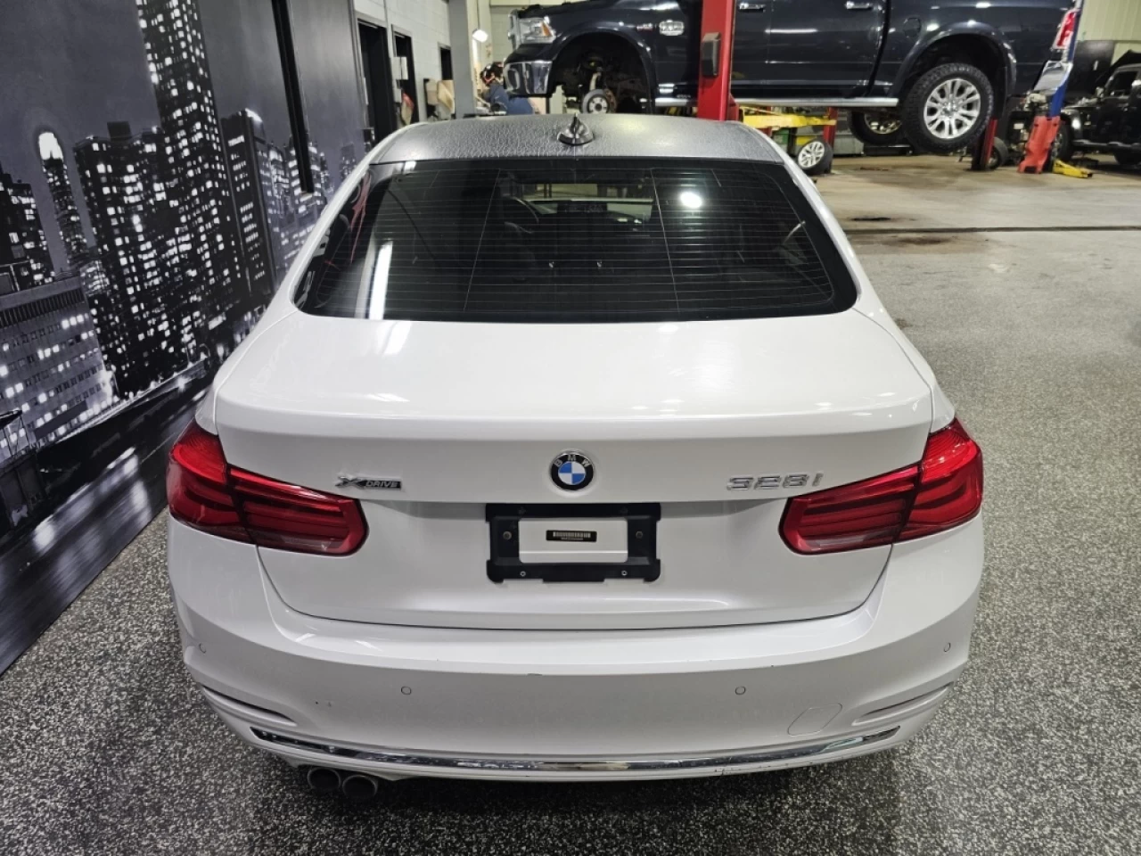 2016 BMW 3 Series 328I XDRIVE TOIT CUIR TRÈS PROPRE 159 800KM Image principale