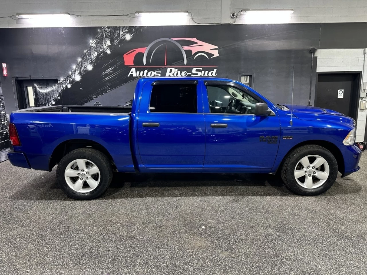 2019 Ram 1500 Classic Express 4x4 Crew Cab 5'7  Box Image principale