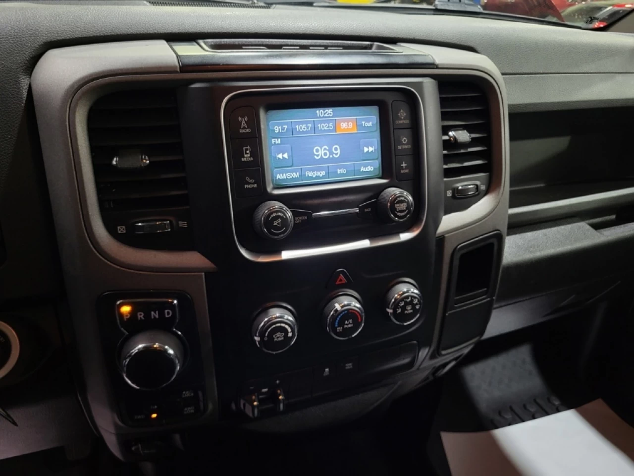 2019 Ram 1500 Classic EXPRESS CREW CAB 4X4 V8 5.7L SEULEMENT 93 900KM Image principale